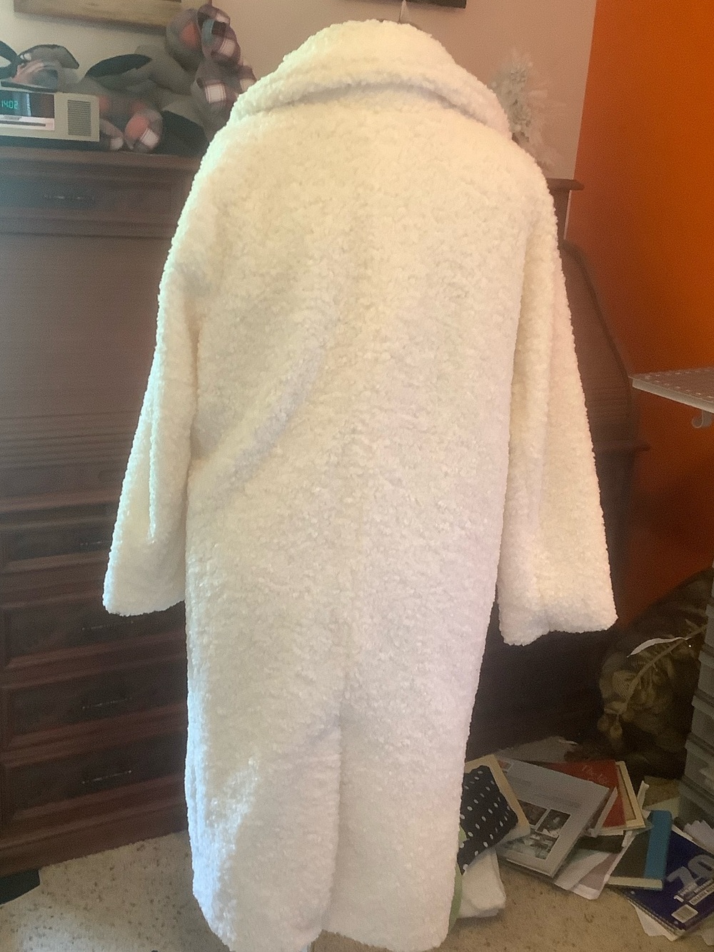 White Faux fur Double-Breasted Teddy trench style Coat - Picture 4 of 10